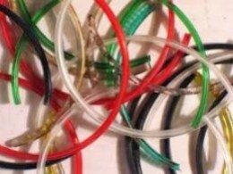 कॉलेज के प्रिंसिपल को पहनाई चूड़ी, छात्राओं को मिले जीरो नंबर तो ऐसे निकाला गुस्सा