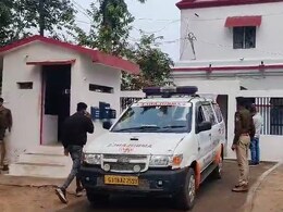 Suicide News: जेल में कैद था पॉक्सो मामले का आरोपी, परिवार से तंग आकर लगा ली फांसी Suicide News: जेल में कैद था पॉक्सो मामले का आरोपी, परिवार से तंग आकर लगा ली फांसी