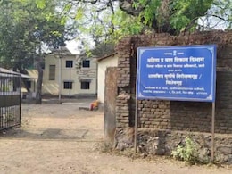 Ulhasnagar News: खिडकीच्या जाळ्या तोडल्या, उड्या मारल्या,  शासकीय निरीक्षणगृहातून 8 अल्पवयीन मुली पळाल्या Ulhasnagar News: खिडकीच्या जाळ्या तोडल्या, उड्या मारल्या,  शासकीय निरीक्षणगृहातून 8 अल्पवयीन मुली पळाल्या