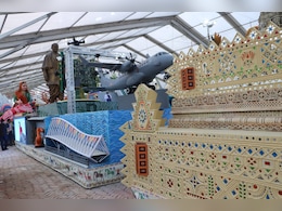 गणतंत्र दिवस की झांकियों में गीता, महाकुंभ और संविधान की झलक गणतंत्र दिवस की झांकियों में गीता, महाकुंभ और संविधान की झलक