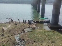 Dhar News: सर्चिंग के दौरान नर्मदा नदी में मिला एक युवक का शव, पास के पुल पर लावारिस हालत में खड़ी मिली थी बाइक