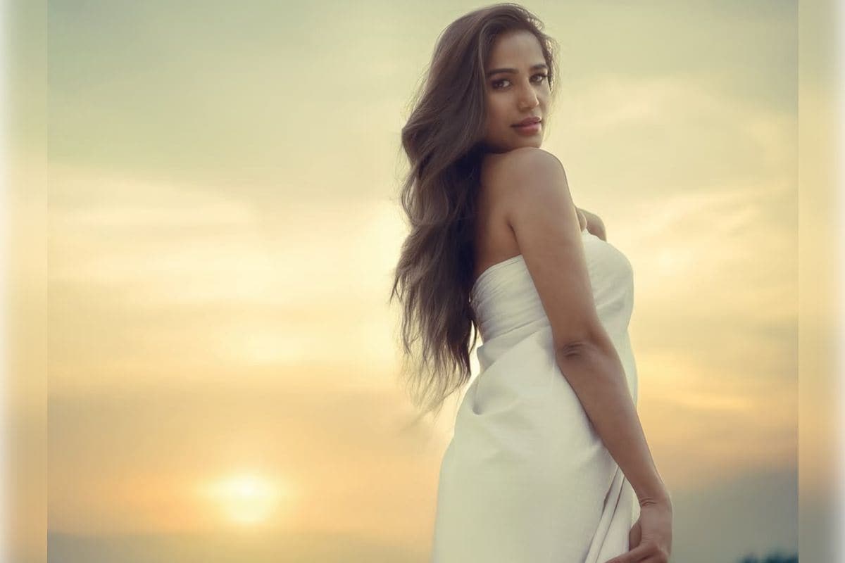 Poonam Pandey Shares Pictures Of Her Shahi Snan In Maha Kumbh: "Sab Papa Dhul Gaye Mere"