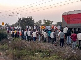 जलगांव ट्रेन हादसा : बच सकती थी 13 लोगों की जान? क्या घुमावदार पटरियों बनीं हादसे की वजह जलगांव ट्रेन हादसा : बच सकती थी 13 लोगों की जान? क्या घुमावदार पटरियों बनीं हादसे की वजह