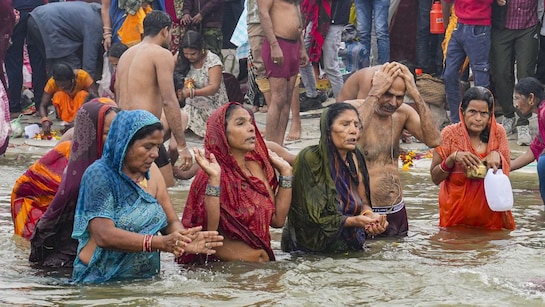 Maha Kumbh Mela 2025: कुंभ जाएं तो सेहत का ध्यान जरूर रखें, फॉलों करें ये  टिप्स, नहीं पड़ेंगे बीमार | Maha Kumbh Mela 2025: HEALTH AND SAFETY TIPS  FOR PILGRIMS ATTENDING KUMBH