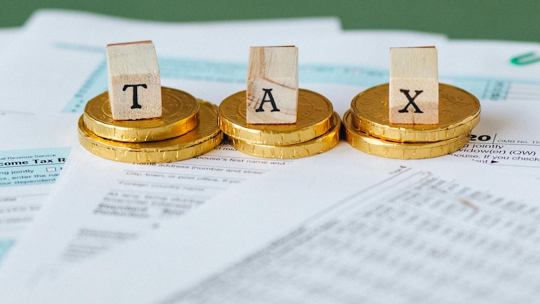 Old Vs New Tax Regime: The Rs 1.5 Lakh Mistake Many Salaried Indians May Make