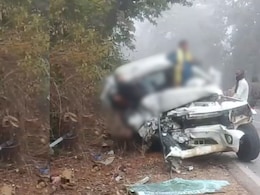Road Accident: घने कोहरे ने ले ही जान! भीषण सड़क हादसे में चार लोगों की मौत, गाड़ी के उड़ गए परखच्चे