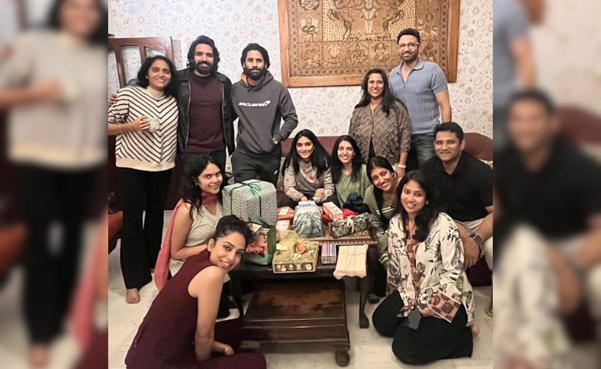 Newlyweds Sobhita Dhulipala And Naga Chaitanya Had This Much With Their Friends. See Pic