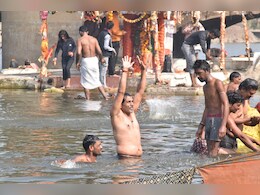 बेतवा नदी में गंदगी के बावजूद अटूट आस्था, कड़कड़ाती ठंड में श्रद्धालुओं ने लगाई डुबकी