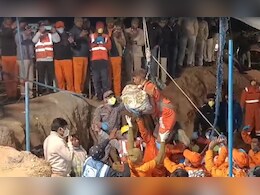 राजस्थान : बोरवेल से निकाली गई 3 साल की चेतना की मौत, 10 दिन से फंसी थी 700 फुट गहराई में राजस्थान : बोरवेल से निकाली गई 3 साल की चेतना की मौत, 10 दिन से फंसी थी 700 फुट गहराई में