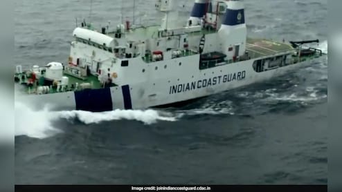 भारत ने ईरान से जुड़े और अमेरिका से प्रतिबंधित 3 तेल जहाजों को मुंबई के पास सीज किया- रिपोर्ट