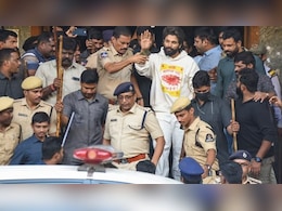 Allu Arjun: अल्लू अर्जुन सुबह-सुबह पहुंचे अस्पताल, जानें पूरा मामला Allu Arjun: अल्लू अर्जुन सुबह-सुबह पहुंचे अस्पताल, जानें पूरा मामला