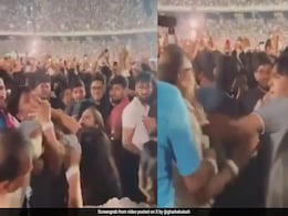 Fight At Coldplay's Ahmedabad Concert: Fans Push, Slap, Bite Each Other Fight At Coldplay's Ahmedabad Concert: Fans Push, Slap, Bite Each Other