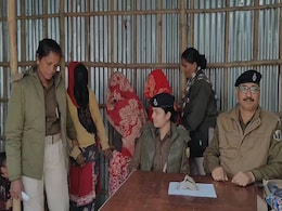 ई-रिक्शा में बैठी महिला के बैग से चुराए 27 हजार, पुलिस ने लेडी गैंग को ऐसे दबोचा ई-रिक्शा में बैठी महिला के बैग से चुराए 27 हजार, पुलिस ने लेडी गैंग को ऐसे दबोचा