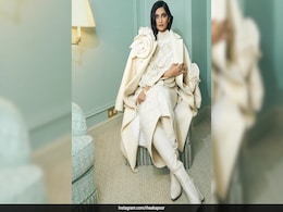 Sonam Kapoor's Paris Wardrobe Is All About Oversized Blazers, Knit Dresses And Blooming Accents Sonam Kapoor's Paris Wardrobe Is All About Oversized Blazers, Knit Dresses And Blooming Accents