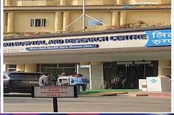 Director Siddharth Anand Visits Saif Ali Khan At Hospital After Attack Director Siddharth Anand Visits Saif Ali Khan At Hospital After Attack