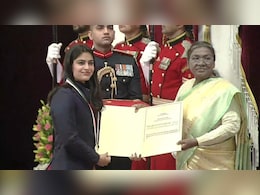 Manu Bhaker, D Gukesh Receive Khel Ratna From President Droupadi Murmu At Rashtrapati Bhavan Manu Bhaker, D Gukesh Receive Khel Ratna From President Droupadi Murmu At Rashtrapati Bhavan