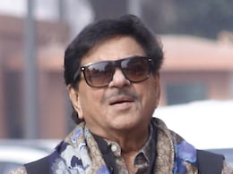 शत्रुघ्न सिन्हा ने शेयर की हमले के बाद सैफ अली खान की करीना कपूर के साथ तस्वीर! लिखा - आरोप-प्रत्यारोप का खेल... शत्रुघ्न सिन्हा ने शेयर की हमले के बाद सैफ अली खान की करीना कपूर के साथ तस्वीर! लिखा - आरोप-प्रत्यारोप का खेल...