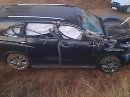 Karnataka Minister's Toyota Innova Crashes Into Tree, Was Avoiding Dog Karnataka Minister's Toyota Innova Crashes Into Tree, Was Avoiding Dog