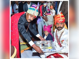 दहेज में मिले 11 लाख रुपए, दो प्लॉट और कार लौटाई, CRPF जवान ने मात्र 1 रुपये लेकर की शादी दहेज में मिले 11 लाख रुपए, दो प्लॉट और कार लौटाई, CRPF जवान ने मात्र 1 रुपये लेकर की शादी