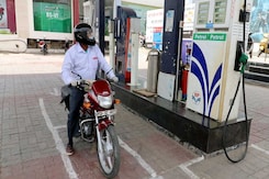 UP Government Proposes "No Helmet, No Fuel" Policy, Underlines Safety UP Government Proposes "No Helmet, No Fuel" Policy, Underlines Safety