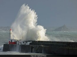 Storm Herminia Ravages UK With Severe Flooding And Travel Chaos Days After Eowyn Storm Herminia Ravages UK With Severe Flooding And Travel Chaos Days After Eowyn