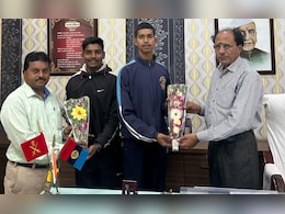 Republic Day Parade : अकोल्यातील दोन सफाई कर्मचाऱ्यांची मुले दिल्लीत करणार परेडचं नेतृत्व Republic Day Parade : अकोल्यातील दोन सफाई कर्मचाऱ्यांची मुले दिल्लीत करणार परेडचं नेतृत्व