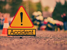 नोएडा में घने कोहरे के कारण 2 बसों में टक्कर, कई लोग हुए घायल नोएडा में घने कोहरे के कारण 2 बसों में टक्कर, कई लोग हुए घायल