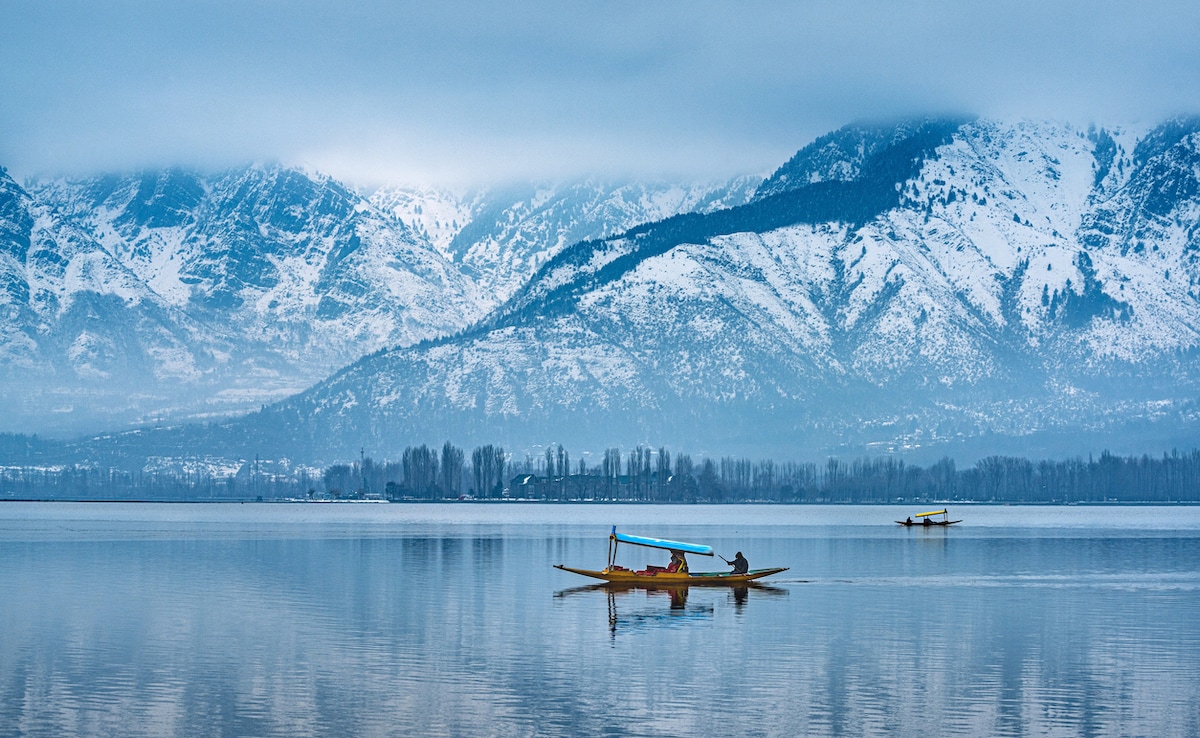 A shikara floating on Dal Lake. Photo: iStock A shikara floating on Dal Lake. Photo: iStock
