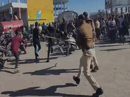 Lathi Charge: पीथमपुर में कचरा जलाने के विरोध में जुटे उग्र प्रदर्शकारियों पर पुलिस ने किया लाठी चार्ज Lathi Charge: पीथमपुर में कचरा जलाने के विरोध में जुटे उग्र प्रदर्शकारियों पर पुलिस ने किया लाठी चार्ज