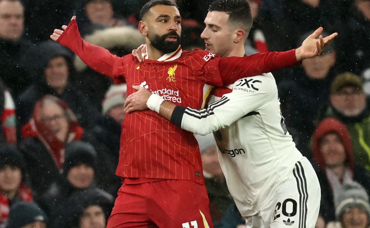 Liverpool v Manchester United LIVE Updates: Liverpool Star, About To Be Taken Off, Scores Equaliser | LIV 1-1 MUN | Football News Liverpool v Manchester United LIVE Updates: Liverpool Star, About To Be Taken Off, Scores Equaliser | LIV 1-1 MUN | Football News