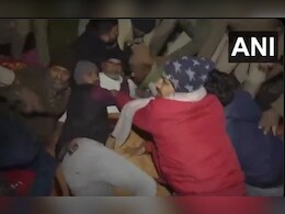 Prashant Kishor : गेल्या 4 दिवसांपासून उपोषणाला बसलेले प्रशांत किशोर पोलिसांच्या ताब्यात