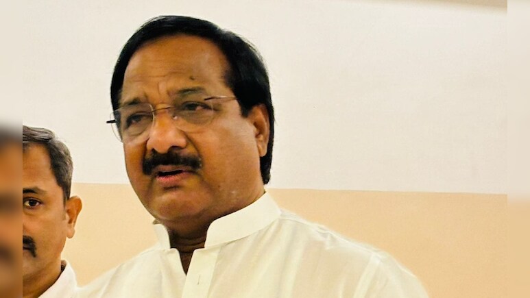 मेनका गांधी की याचिका पर सुप्रीन कोर्ट ने UP की सुल्तानपुर सीट से सांसद राम भुआल निषाद से मांगा जवाब