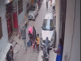 कानपुर में चौथी मंजिल से गिरी 13 वर्षीय लड़की, हालत गंभीर; परिजनों ने लगाया ये आरोप कानपुर में चौथी मंजिल से गिरी 13 वर्षीय लड़की, हालत गंभीर; परिजनों ने लगाया ये आरोप