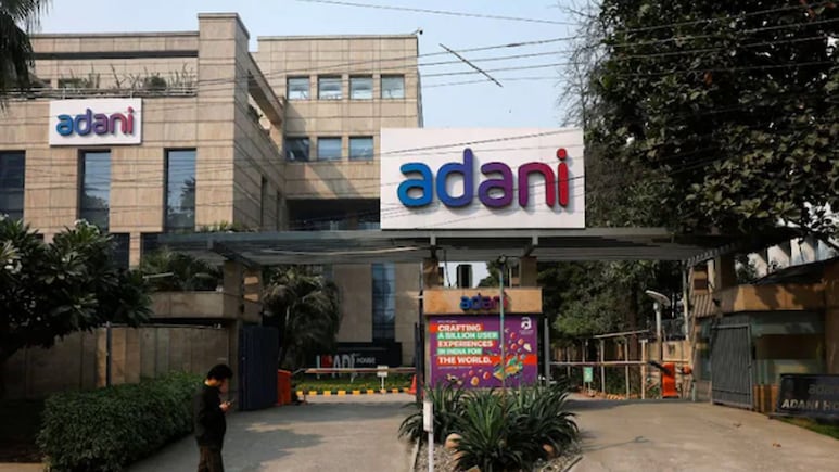 सेंसेक्स-निफ्टी लुढ़का,  Adani Group के शेयर सेबी की क्लीन चिट के बाद 12% तक उछले