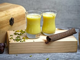 गर्म दूध में हल्दी मिलाकर पीने के जबरदस्त फायदे, ये 5 लोग आज से शुरू कर दें पीना गर्म दूध में हल्दी मिलाकर पीने के जबरदस्त फायदे, ये 5 लोग आज से शुरू कर दें पीना