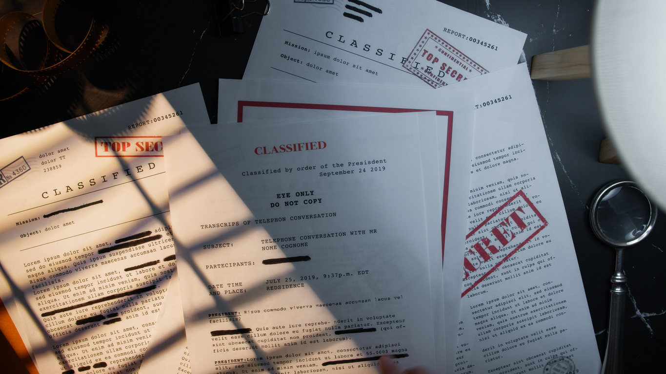US Official Accused Of Removing Classified Documents, Meeting Chinese Officials