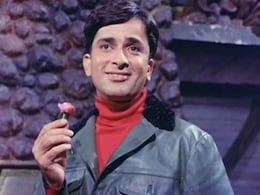 करीना-करिश्मा से जरा भी कम नहीं हैं उनकी कजिन सायरा कपूर, शशि कपूर की नातिन की तस्वीरें देख कर आप भी हार बैठेंगे दिल करीना-करिश्मा से जरा भी कम नहीं हैं उनकी कजिन सायरा कपूर, शशि कपूर की नातिन की तस्वीरें देख कर आप भी हार बैठेंगे दिल