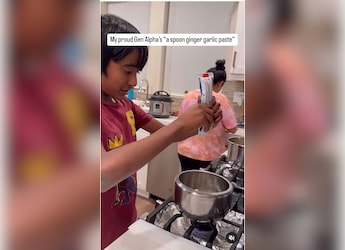 Cooking Turns Into Comedy: Mother And Son's Hilarious Ginger-Garlic Paste Mix-Up Is Trending Cooking Turns Into Comedy: Mother And Son's Hilarious Ginger-Garlic Paste Mix-Up Is Trending