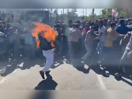 पीथमपुर में दो प्रदर्शनकारियों ने आत्मदाह की कोशिश की, अफरा-तफरी का माहौल पीथमपुर में दो प्रदर्शनकारियों ने आत्मदाह की कोशिश की, अफरा-तफरी का माहौल