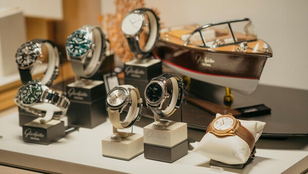 Top Deals on Elegant Watches From Joker and Witch From Myntra