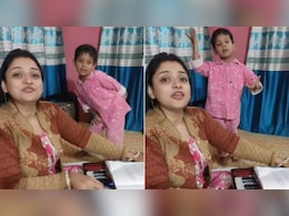 हारमोनियम बजाते हुए मां गाने लगी 'आज की रात' गाना, पीछे तमन्ना भाटिया की तरफ डांस करने लगा बेटा हारमोनियम बजाते हुए मां गाने लगी 'आज की रात' गाना, पीछे तमन्ना भाटिया की तरफ डांस करने लगा बेटा