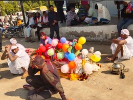राजस्थान में श्मशान में भी दबंगों की दबंगई, ताला जड़कर रोकी शवयात्रा, प्रदर्शन के बाद जागा प्रशासन राजस्थान में श्मशान में भी दबंगों की दबंगई, ताला जड़कर रोकी शवयात्रा, प्रदर्शन के बाद जागा प्रशासन