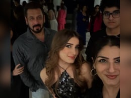 <i>Patthar Ke Phool</i> Co-Stars Raveena Tandon And Salman Khan's Viral Party Pic <i>Patthar Ke Phool</i> Co-Stars Raveena Tandon And Salman Khan's Viral Party Pic