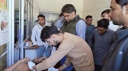 भरतपुर में गणतंत्र दिवस समारोह के दौरान दो छात्र गुट में चली चाकूबाजी, एक छात्र गंभीर घायल; पसली और कमर में गहरे जख्म
