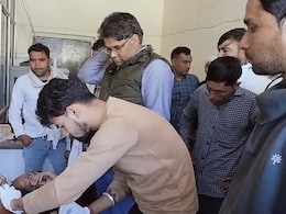 भरतपुर में गणतंत्र दिवस समारोह के दौरान दो छात्र गुट में चली चाकूबाजी, एक छात्र गंभीर घायल; पसली और कमर में गहरे जख्म भरतपुर में गणतंत्र दिवस समारोह के दौरान दो छात्र गुट में चली चाकूबाजी, एक छात्र गंभीर घायल; पसली और कमर में गहरे जख्म