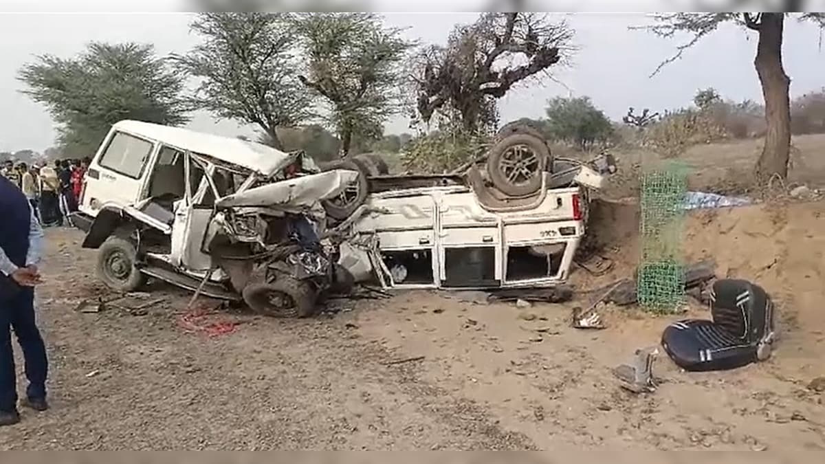 ઝુનઝુનુમાં બે વાહનો સામસામે અથડાતા ભયાનક અકસ્માત, ત્રણના મોત, ચાર ઘાયલ 2 झुंझुनूं में भीषण सड़क हादसा, आमने-सामने टकराई बोलेरो; 3 लोगों की मौत 4 घायल | Jhunjhunu Horrible road accident, Bolero collided head-on; 3 people died, 4 injured