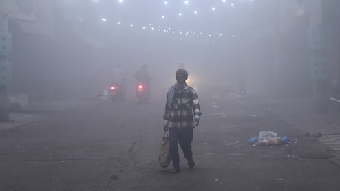 दिल्ली-एनसीआर की हवा हुई और 'जहरीली', सांस लेना हो रहा मुश्किल, जानें कहां कितना AQI लेवल