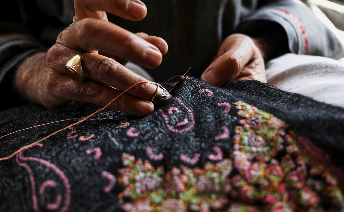 Pashmina weaving threads