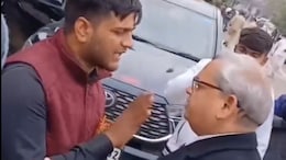 भरतपुर के सूरजमल विश्वविद्यालय के बाहर छात्र ने क्यों रोका कुलपति का रास्ता, जानें पूरा मामला
