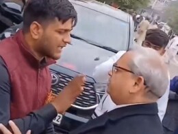 भरतपुर के सूरजमल विश्वविद्यालय के बाहर छात्र ने क्यों रोका कुलपति का रास्ता, जानें पूरा मामला भरतपुर के सूरजमल विश्वविद्यालय के बाहर छात्र ने क्यों रोका कुलपति का रास्ता, जानें पूरा मामला